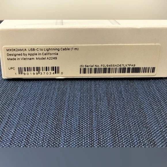 Apple USB-C to Lightning Cable - White - Picture 3 of 6